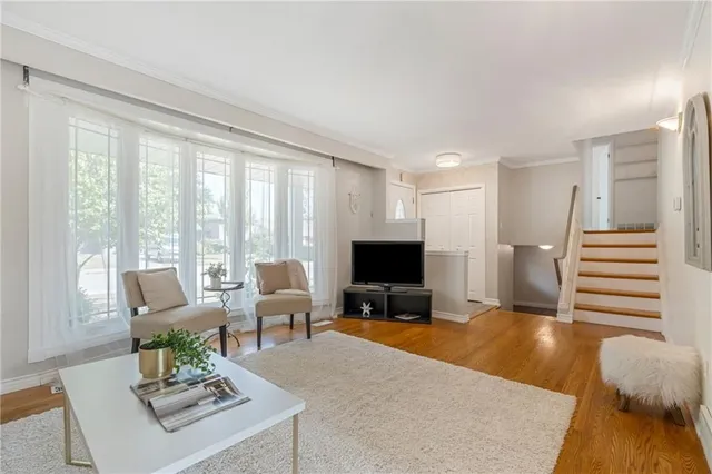 Additional property image - 8 CAMELOT Dr