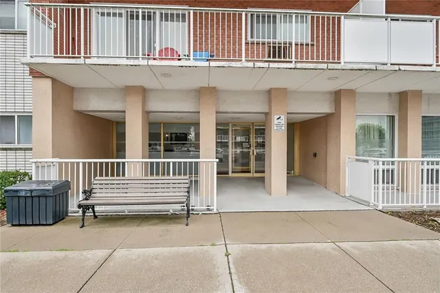 Additional image 31 of 10 WOODMAN Dr Unit 408
