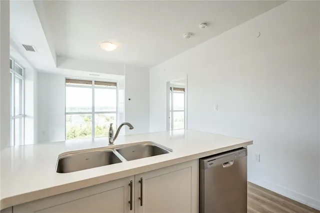 Additional property image - 470 DUNDAS St Unit 902