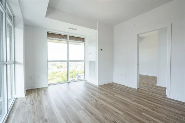Additional property image - 470 DUNDAS St Unit 902