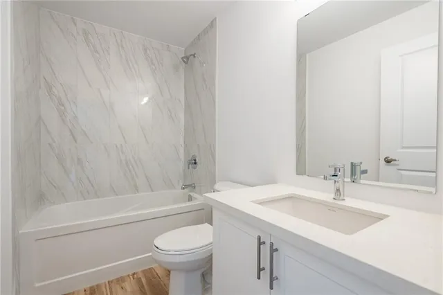 Additional property image - 470 DUNDAS St Unit 902