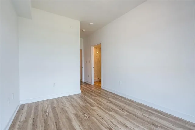 Additional property image - 470 DUNDAS St Unit 902
