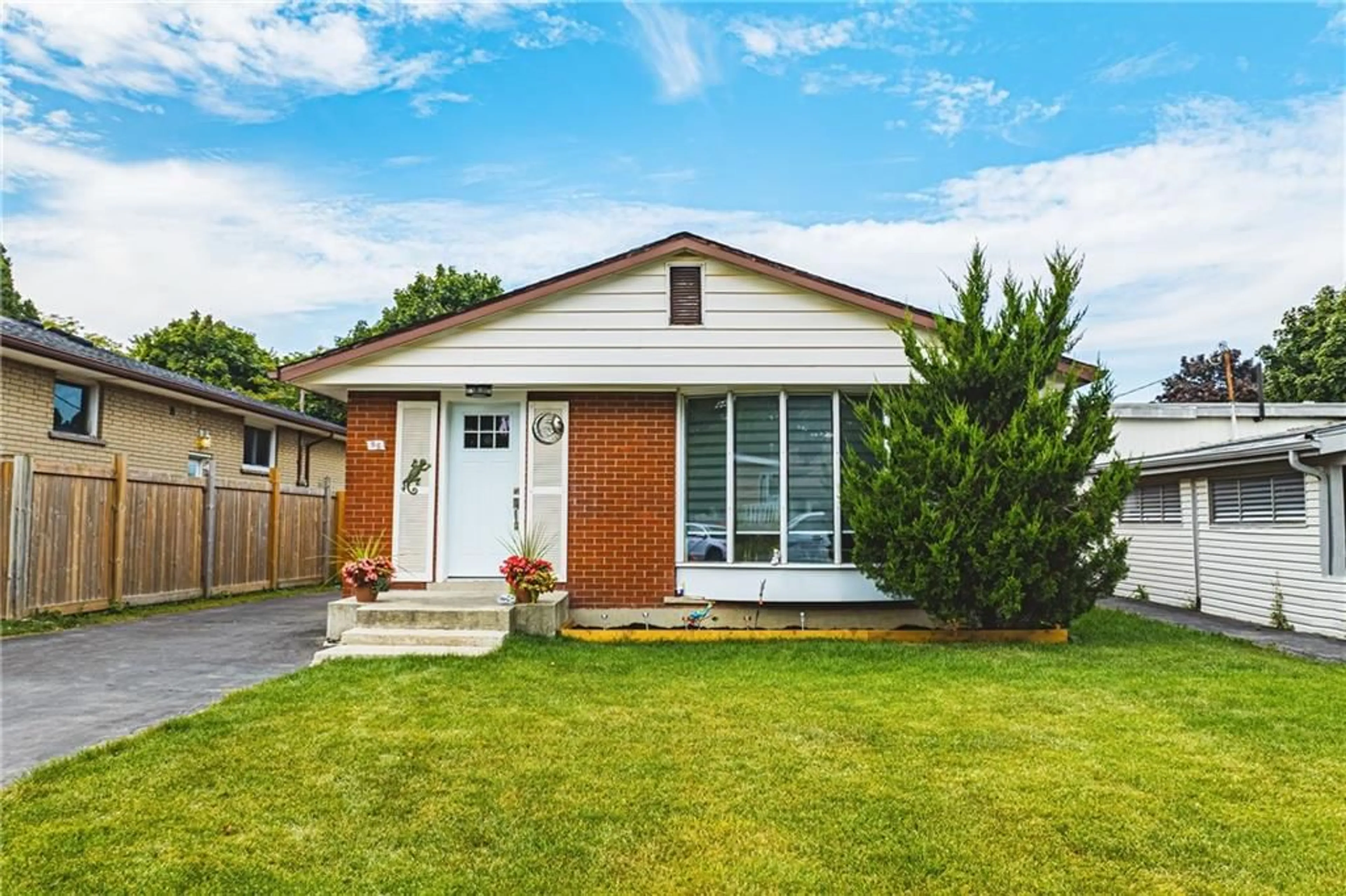 Frontside or backside of a home for 96 CARDINAL Dr, Hamilton Ontario L9A 4H7