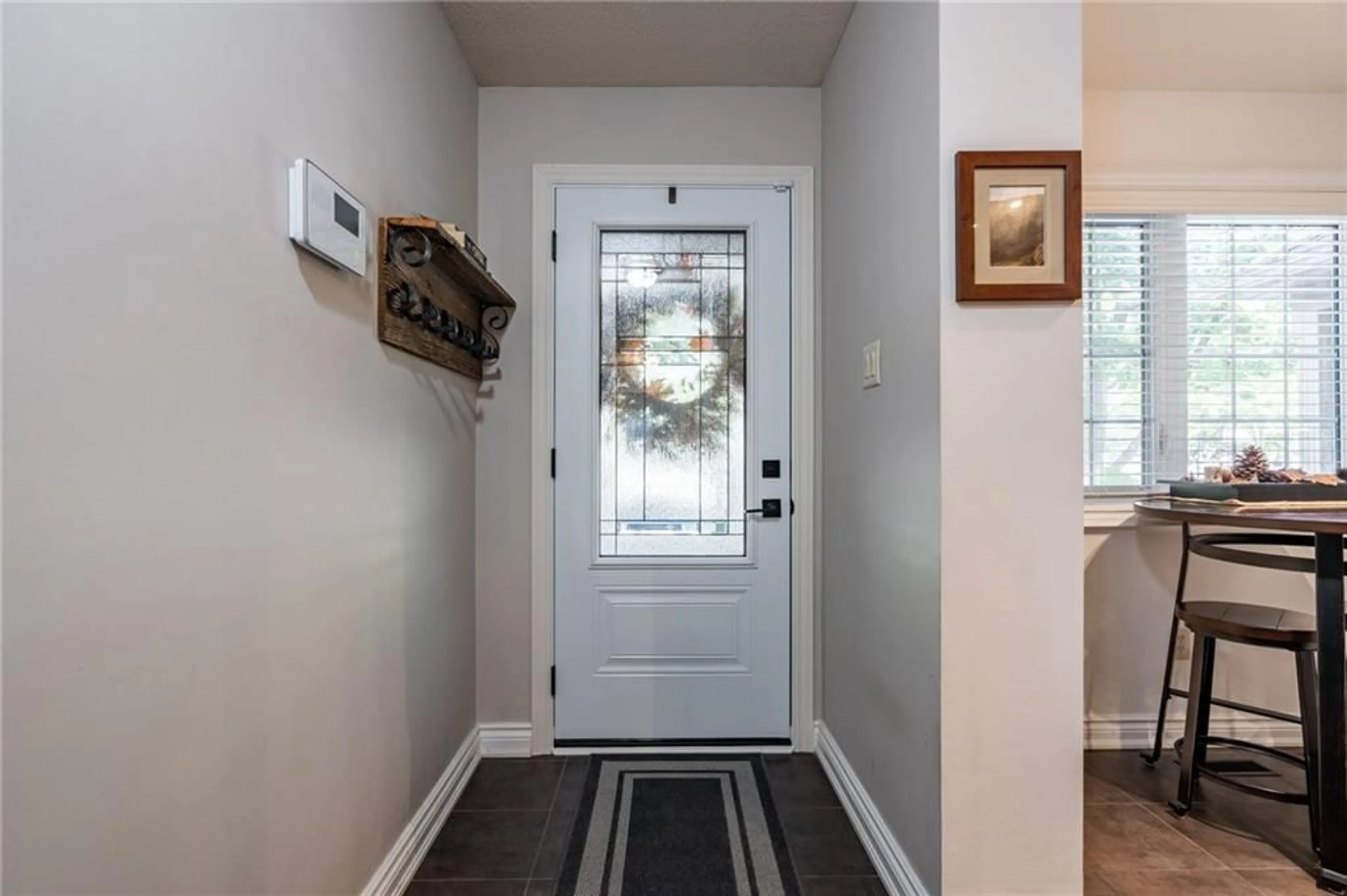 Indoor entryway for 2880 HEADON FOREST Dr #18, Burlington Ontario L7M 4H2