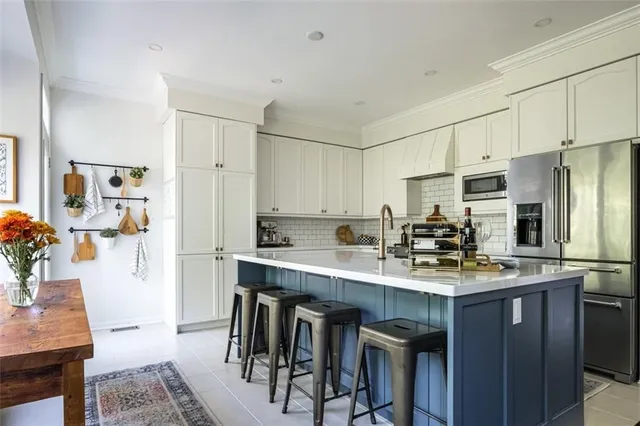 Additional property image - 120 PEER Crt