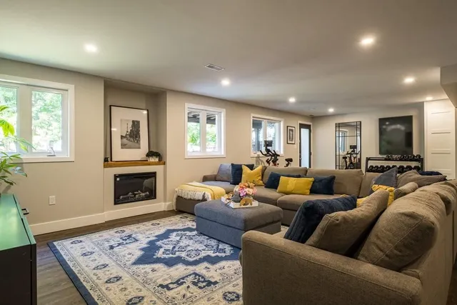 Additional property image - 120 PEER Crt