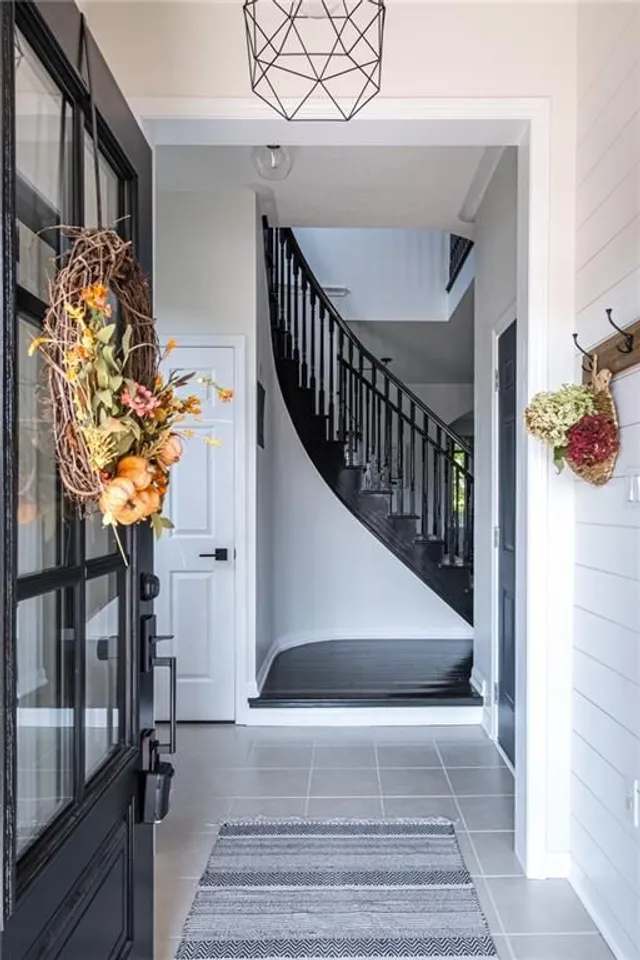 Additional property image - 120 PEER Crt