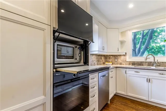 Additional image 30 of 1043 JOAN Dr