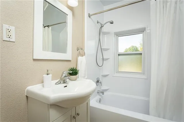Additional property image - 209 WEIR St