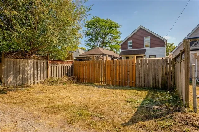 Additional property image - 209 WEIR St