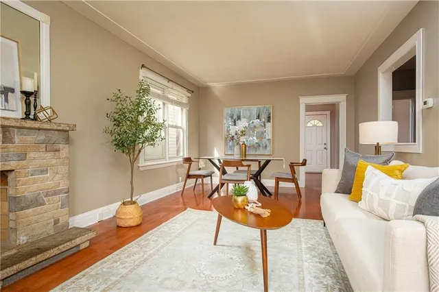 Additional property image - 209 WEIR St