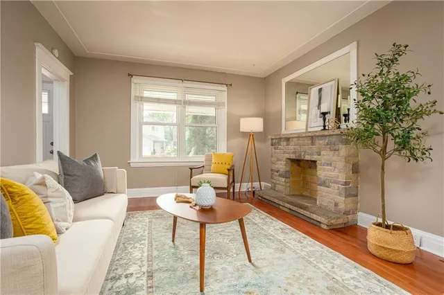 Additional property image - 209 WEIR St
