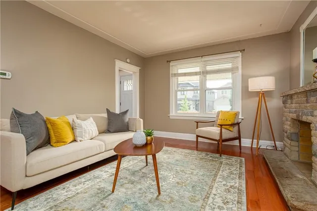 Additional property image - 209 WEIR St