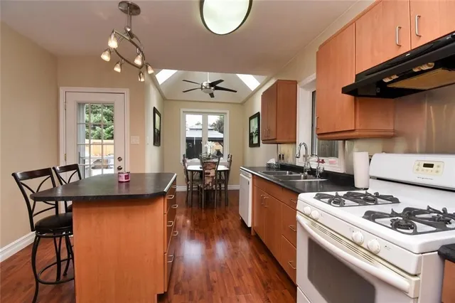 Additional property image - 207 EAST 24TH St