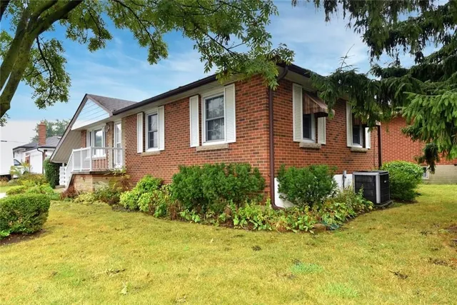 Additional property image - 350 FENNELL Ave