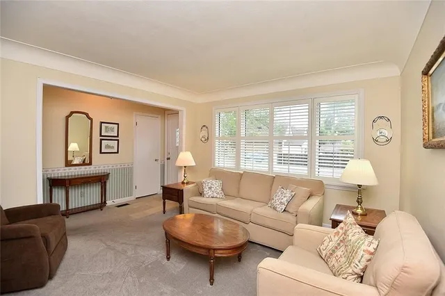 Additional property image - 350 FENNELL Ave