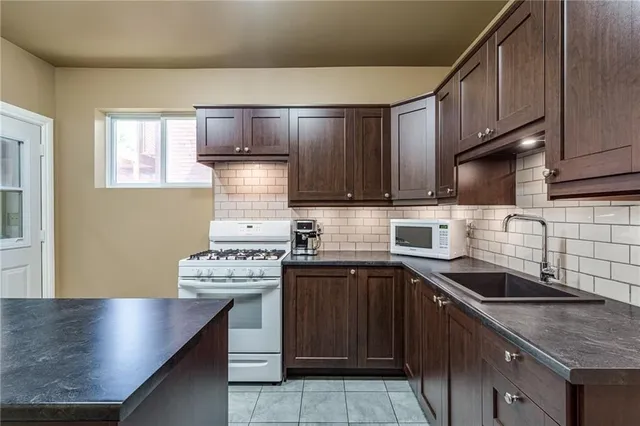 Additional property image - 90 BLAKE St