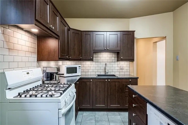 Additional property image - 90 BLAKE St
