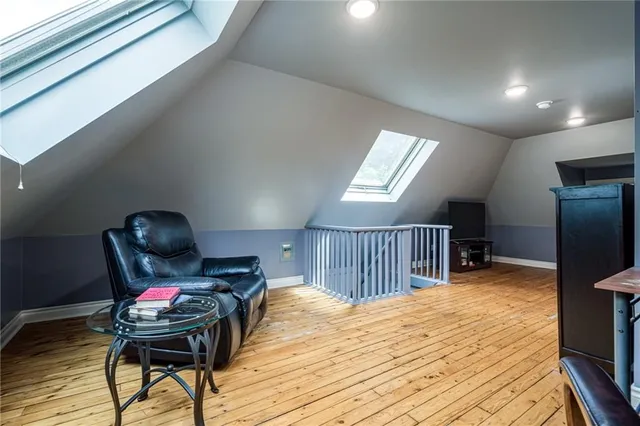 Additional property image - 90 BLAKE St