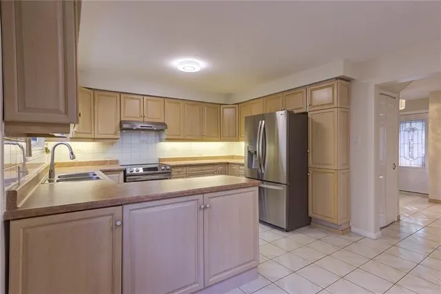 Additional property image - 2141 CARTIER Cres