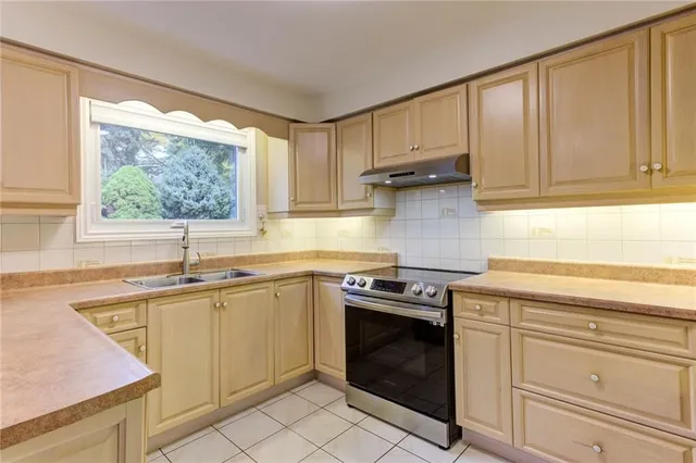Additional property image - 2141 CARTIER Cres