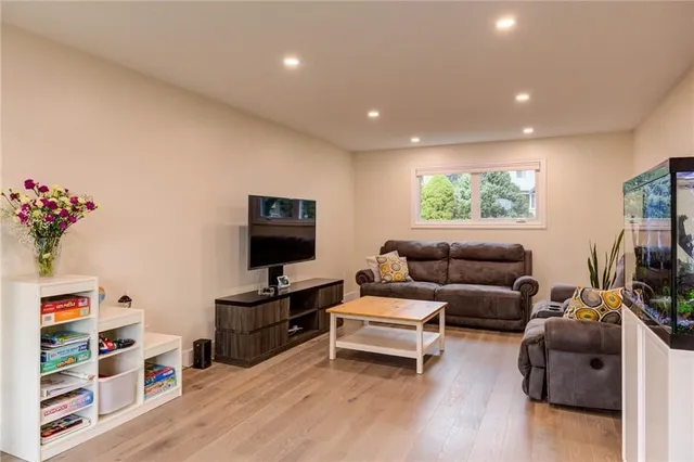 Additional property image - 2141 CARTIER Cres
