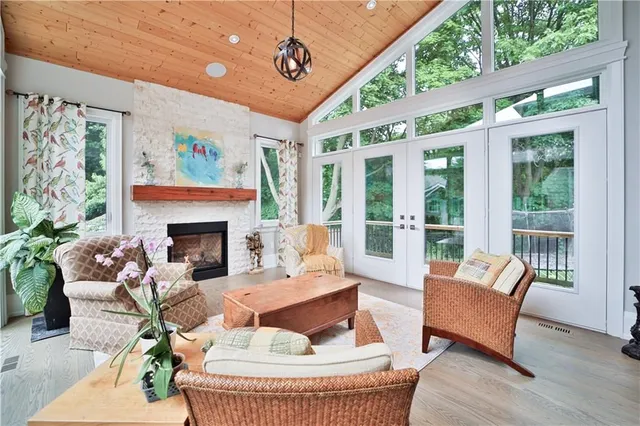 Additional property image - 298 SHOREVIEW Rd