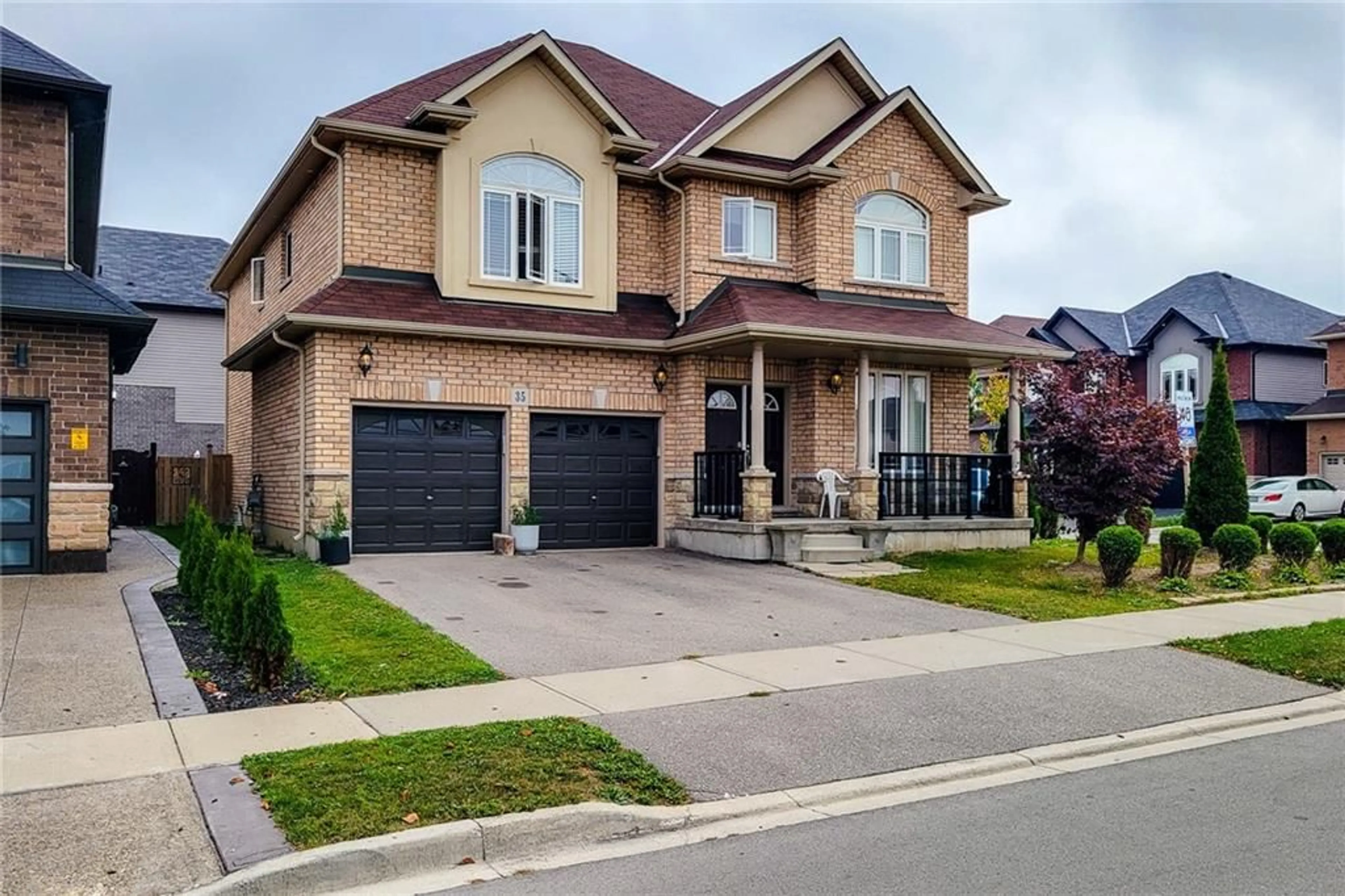 Home with brick exterior material for 35 KEYSTONE Cres, Stoney Creek Ontario L0R 1P0