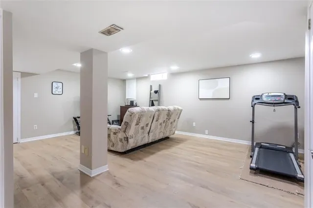 Additional image 30 of 48 KARSH Cres