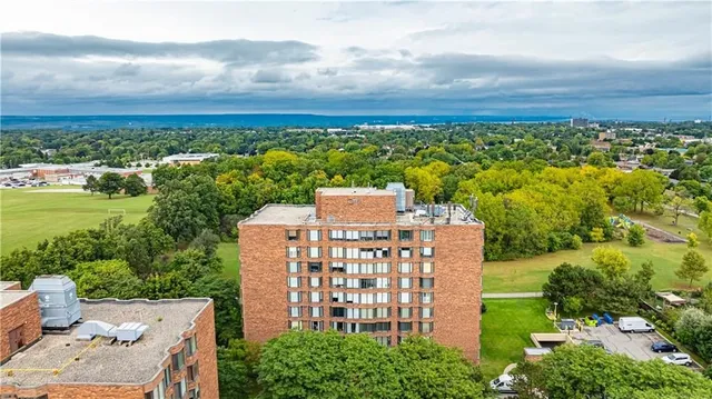Primary image of 180 LIMERIDGE Rd Unit 301