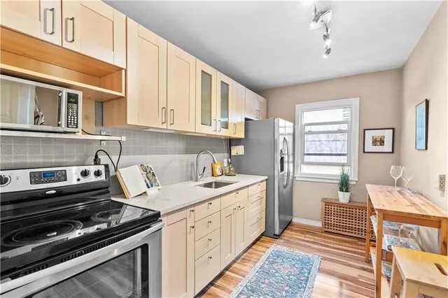 Additional image 27 of 227 MACNAB St Unit 14