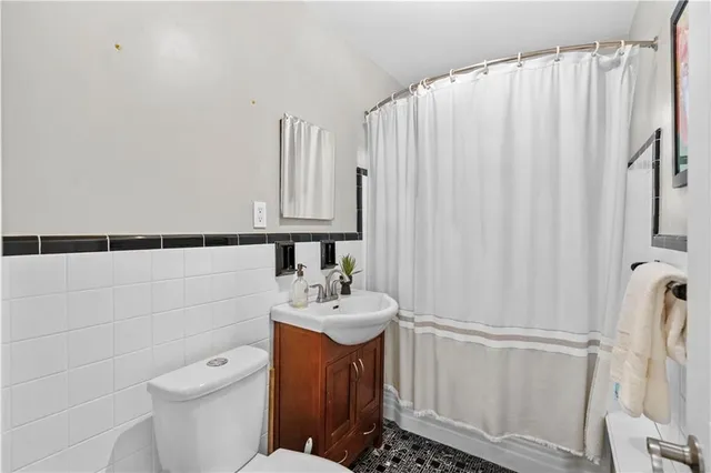 Additional image 13 of 227 MACNAB St Unit 14