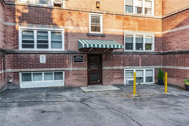 Additional image 7 of 227 MACNAB St Unit 14
