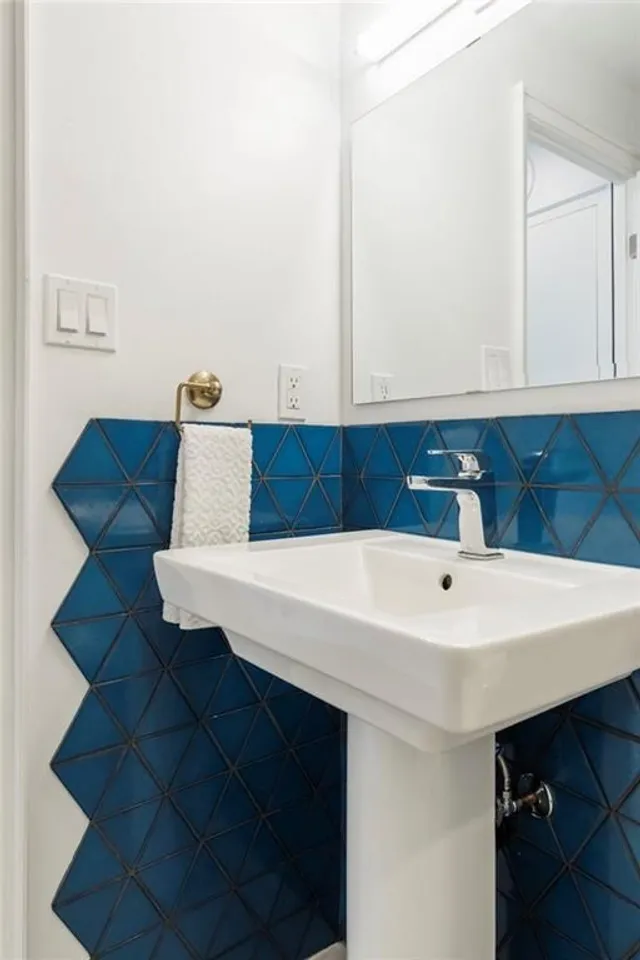 Additional image 21 of 36 JAMES St Unit 702