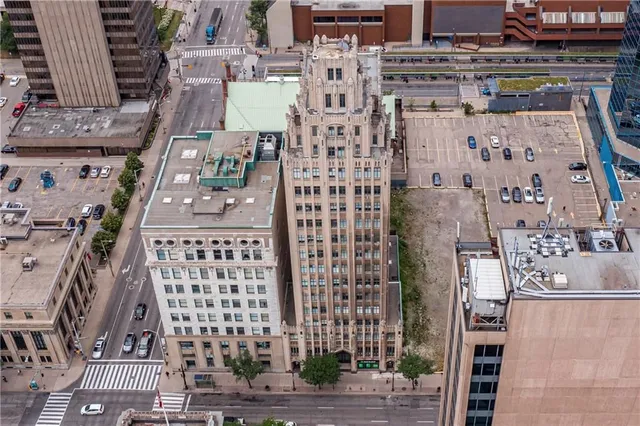 Primary image of 36 JAMES St Unit 702
