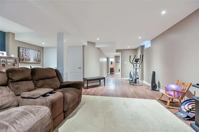 Additional property image - 35 WILLOWBANKS Terr