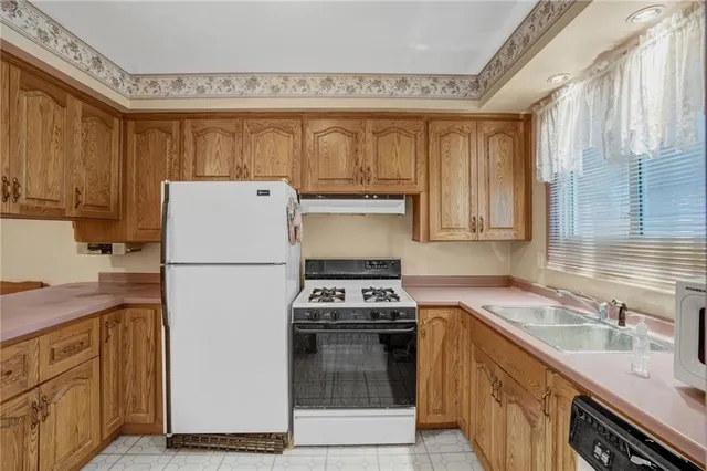 Additional property image - 38 DUBARRY Blvd