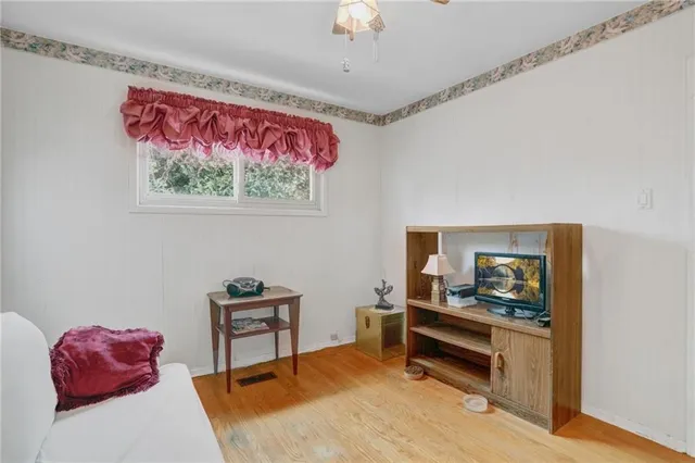 Additional property image - 38 DUBARRY Blvd