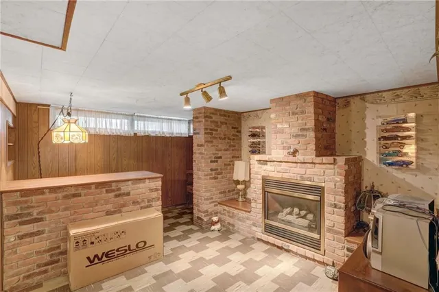 Additional property image - 38 DUBARRY Blvd