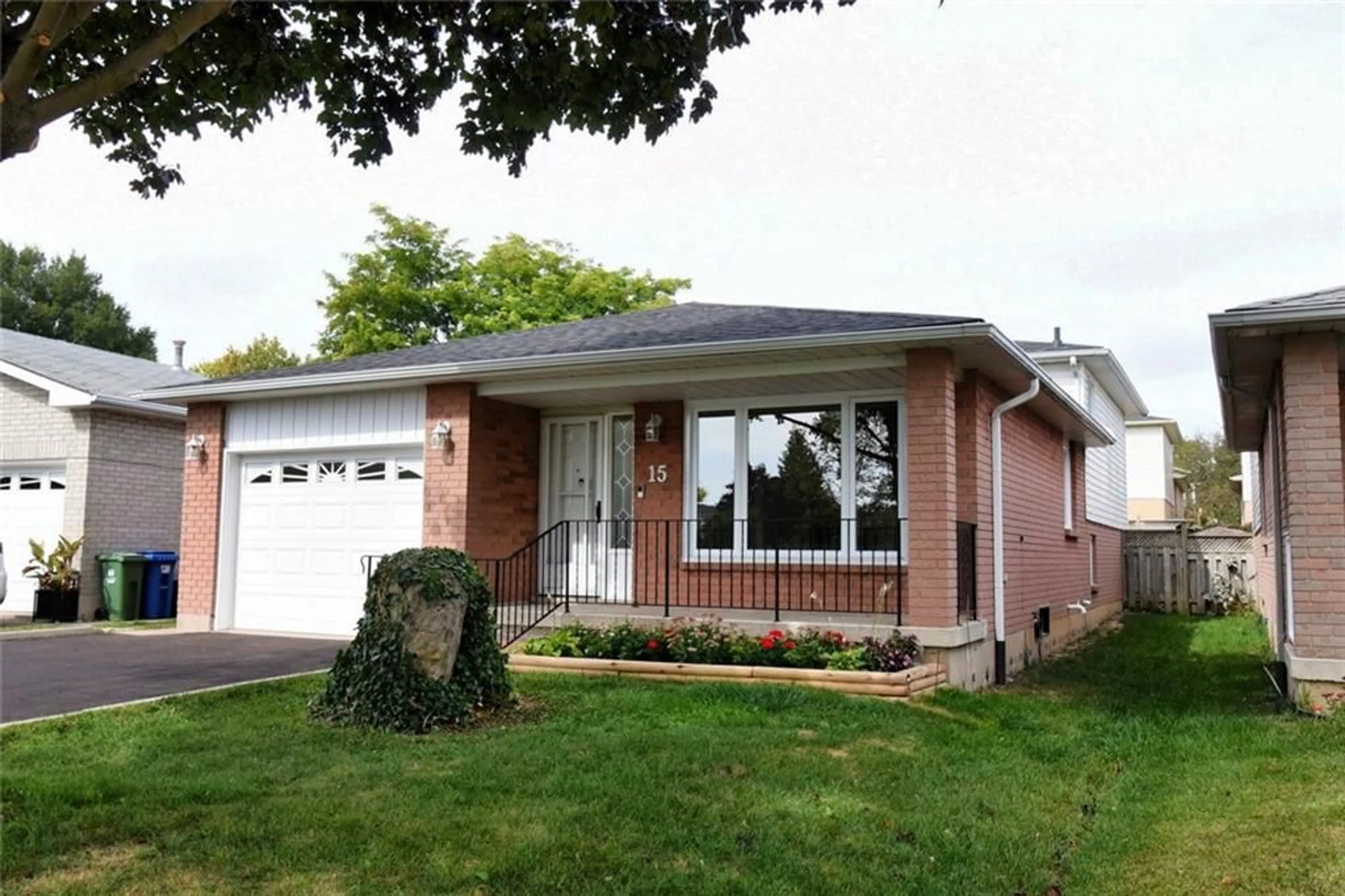 Home with brick exterior material for 15 BROUGHTON Ave, Hamilton Ontario L8W 3S5