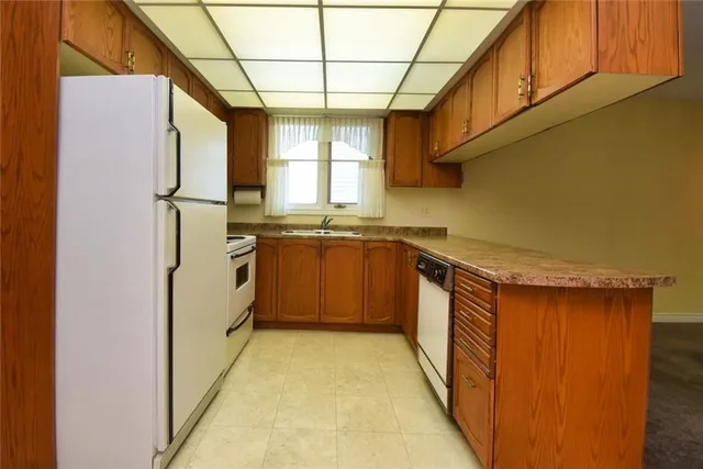 Additional property image - 2152 SALMA Cres