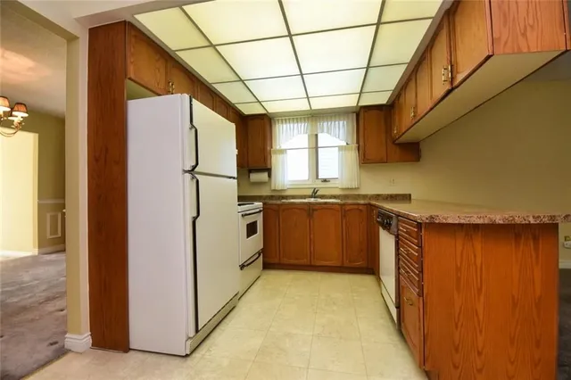 Additional property image - 2152 SALMA Cres
