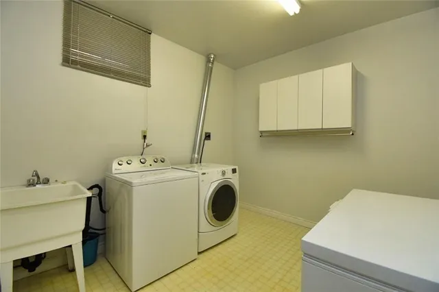 Additional property image - 2152 SALMA Cres