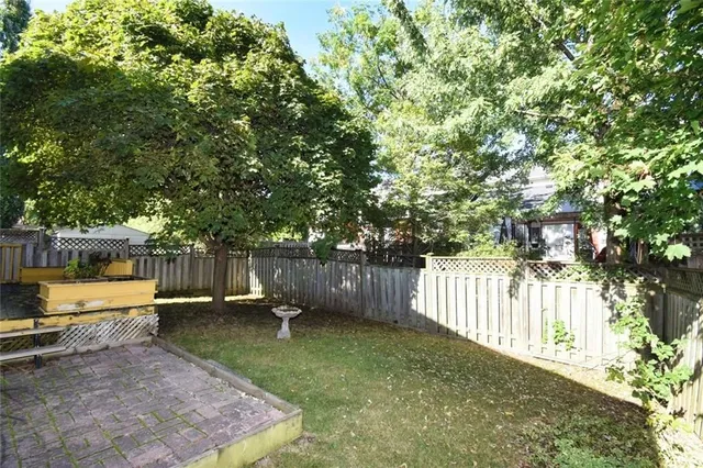 Additional property image - 2152 SALMA Cres