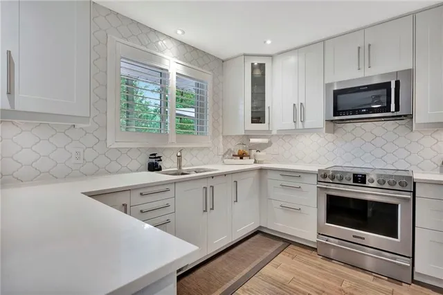 Additional property image - 240 PARKSIDE Dr