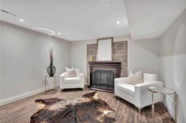 Additional property image - 240 PARKSIDE Dr