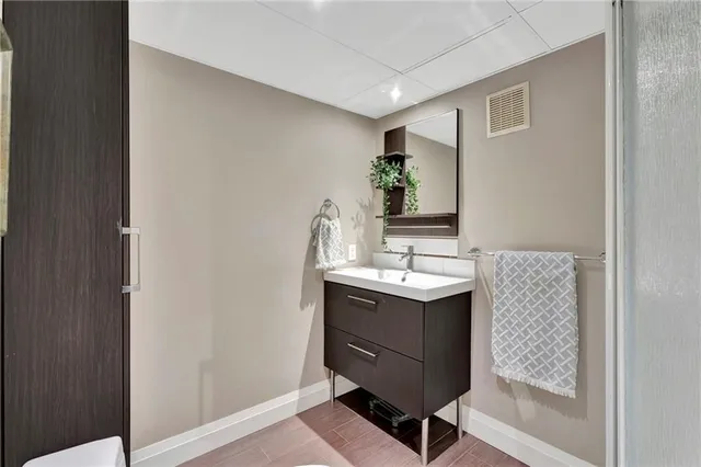 Additional property image - 240 PARKSIDE Dr