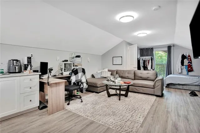 Additional property image - 240 PARKSIDE Dr