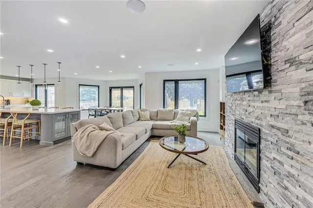 Additional property image - 3 ARIES Crt