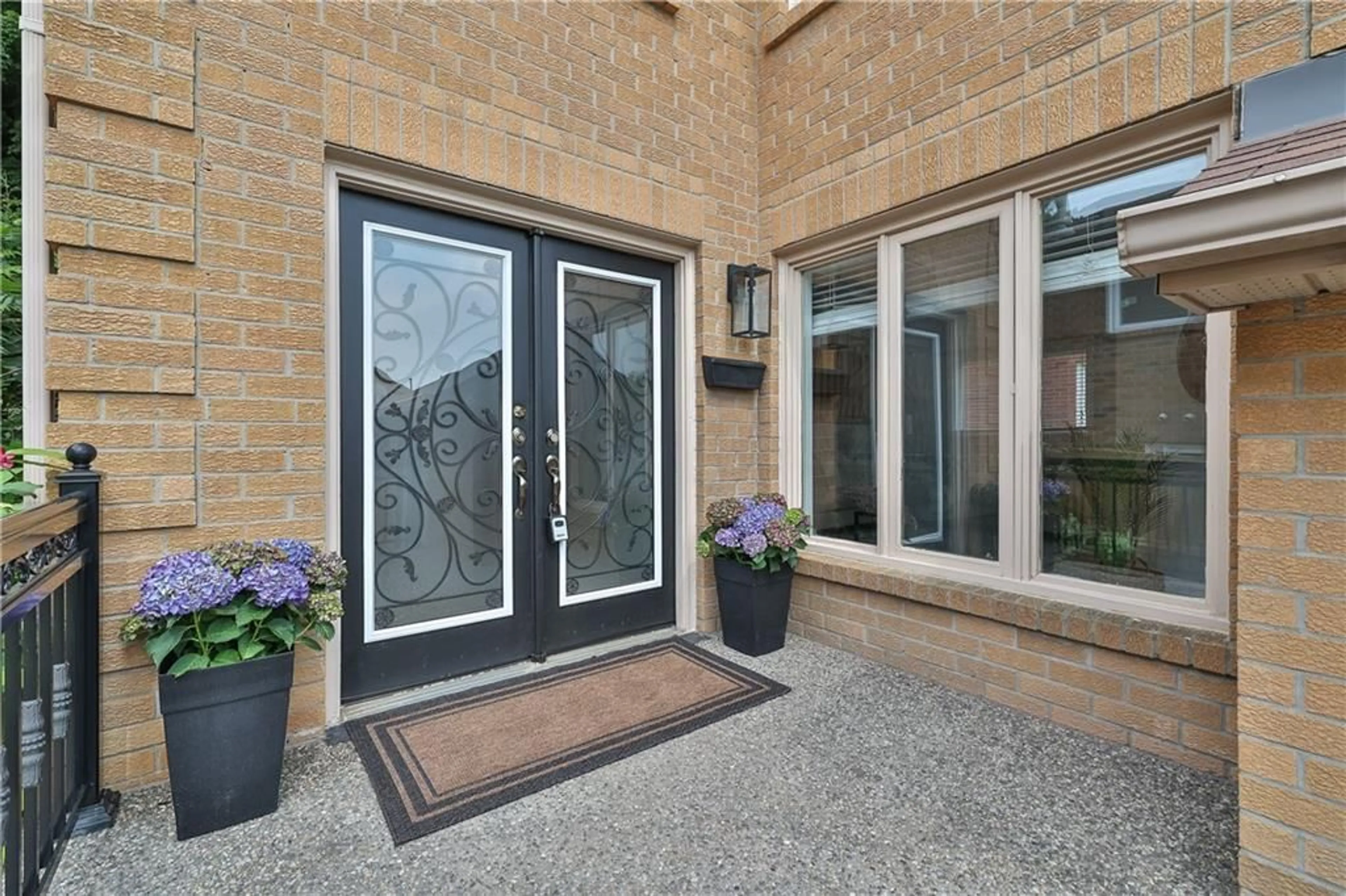 Indoor entryway for 44 KILLARNEY Crt, Brampton Ontario L67 3B5